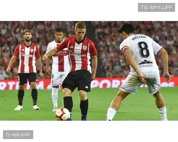 2023年足坛巨星实力大解析：顶级球员如何引领竞技水平新高度