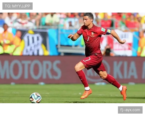 C罗新宠豪车开上街,路人直接飙车都得靠边站!