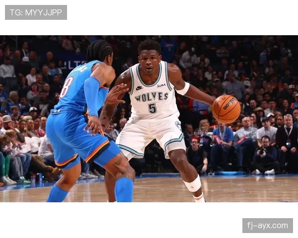 爱德华兹通过突破得分效率拉开差距，显著优于队内其他得分手